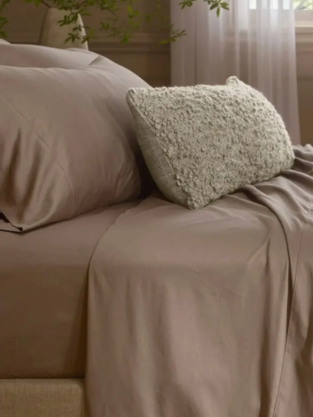 Boll & Branch Set of 2 Signature Hemmed Pillowcases,Walnut, King size, NWT Open
